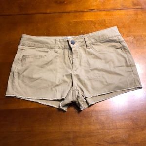 Khaki raw cut shorts juniors sz 15